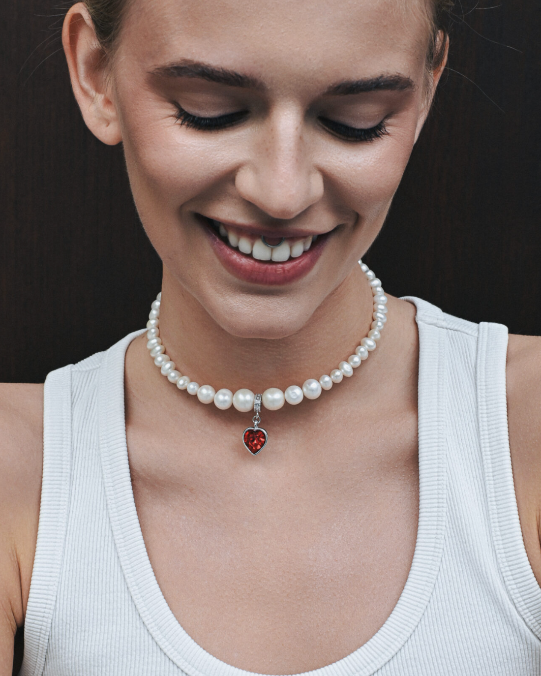 PEARLS CHOKER WITH "HEART" RED SILVER