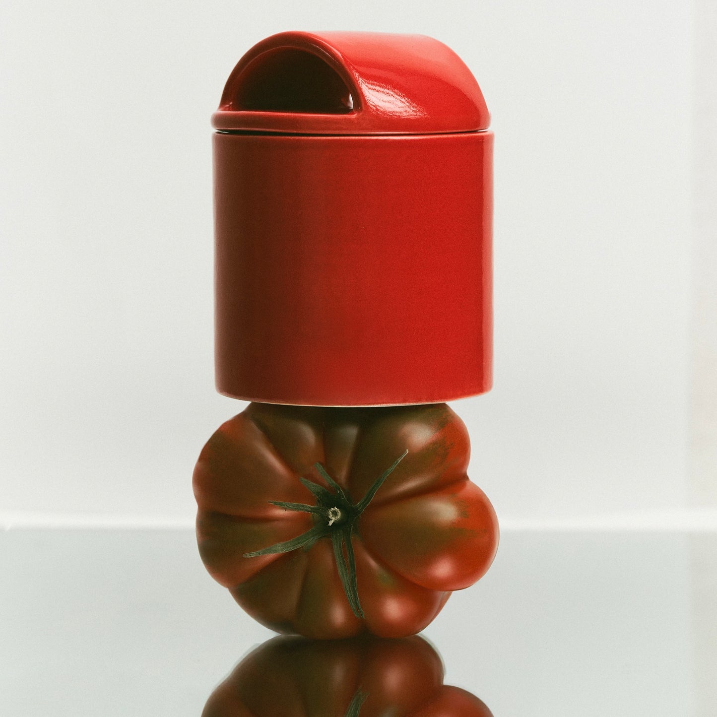 CANDLE WITH LID RED