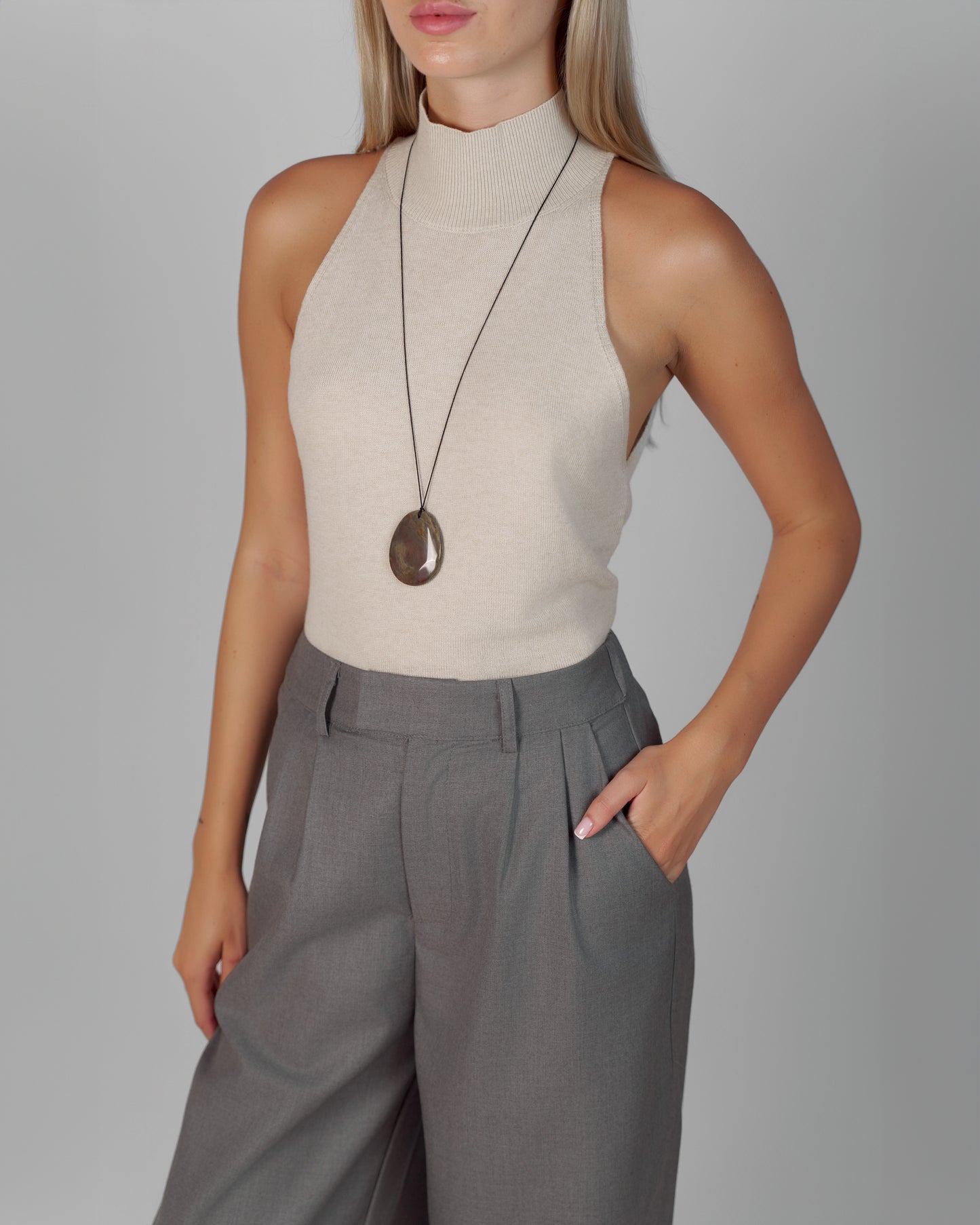 TURTLENECK SLEEVELESS