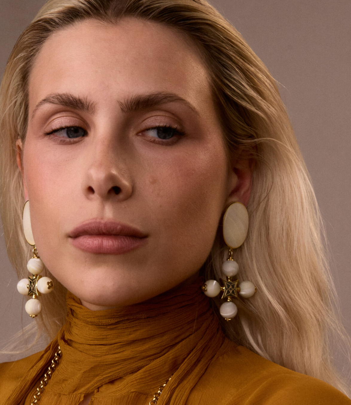 "DESERT ROSE" CLIP EARRINGS WHITE