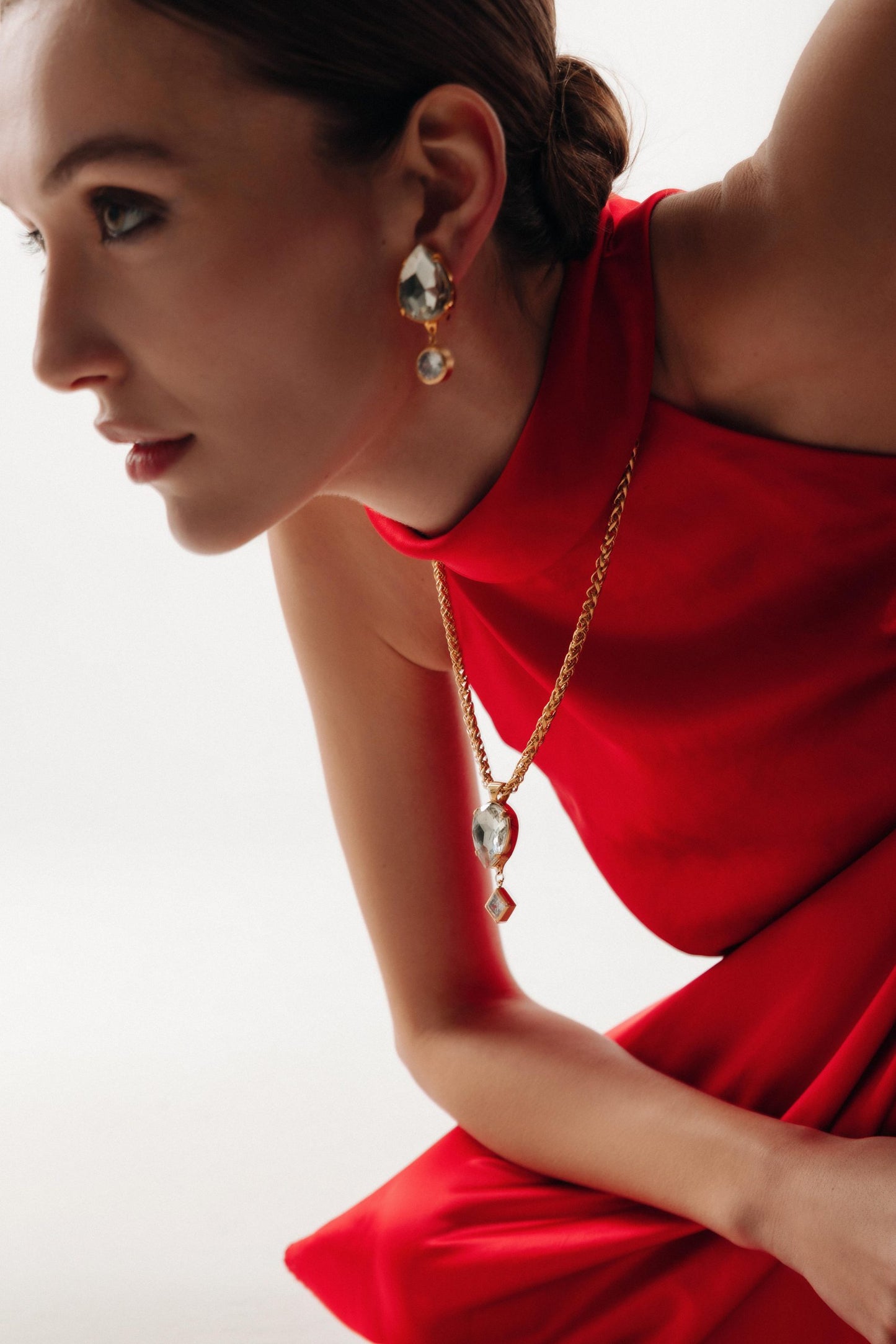 “RADIANCE” CLIP EARRINGS GOLDEN