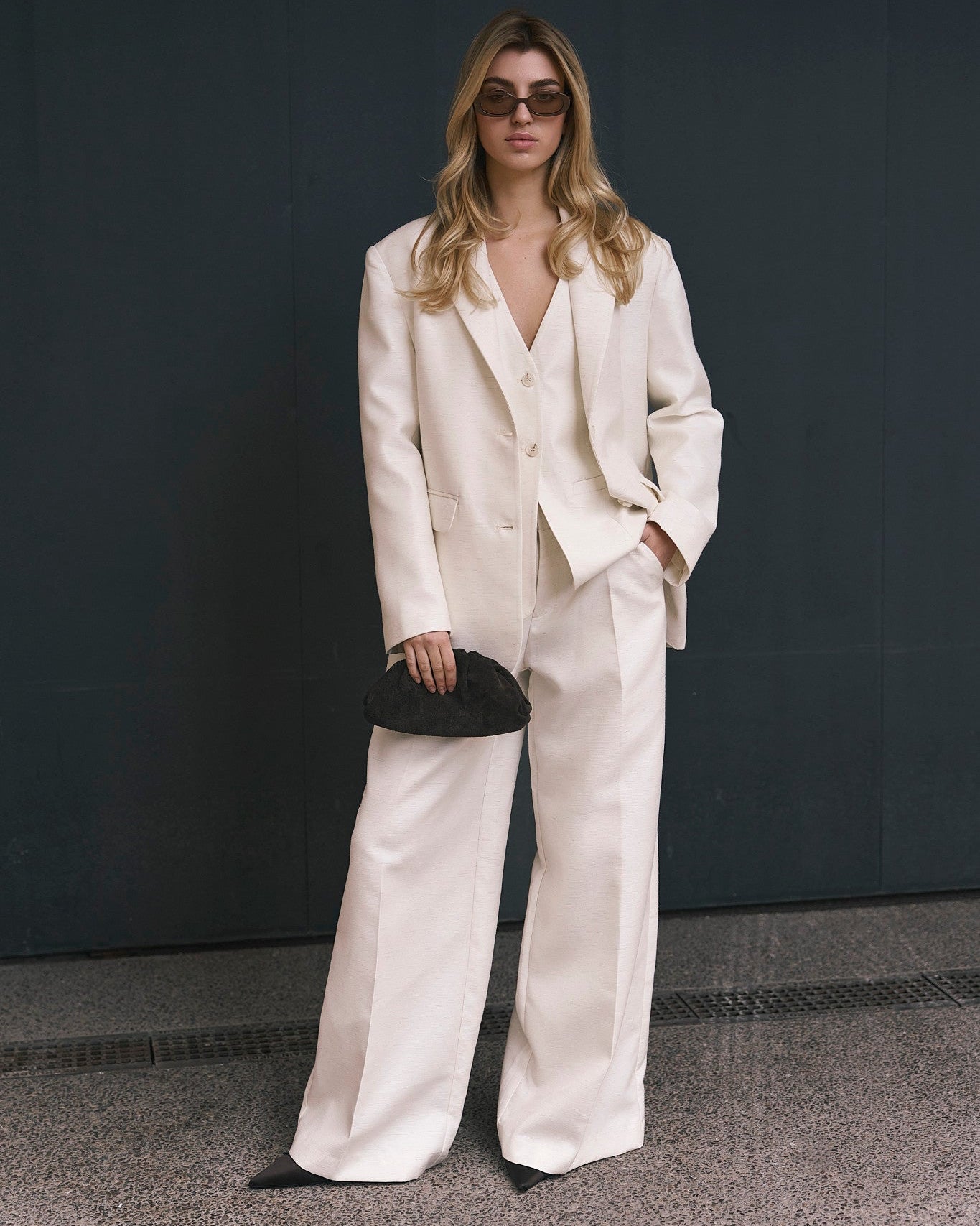 TROUSERS IN MILK TONE
