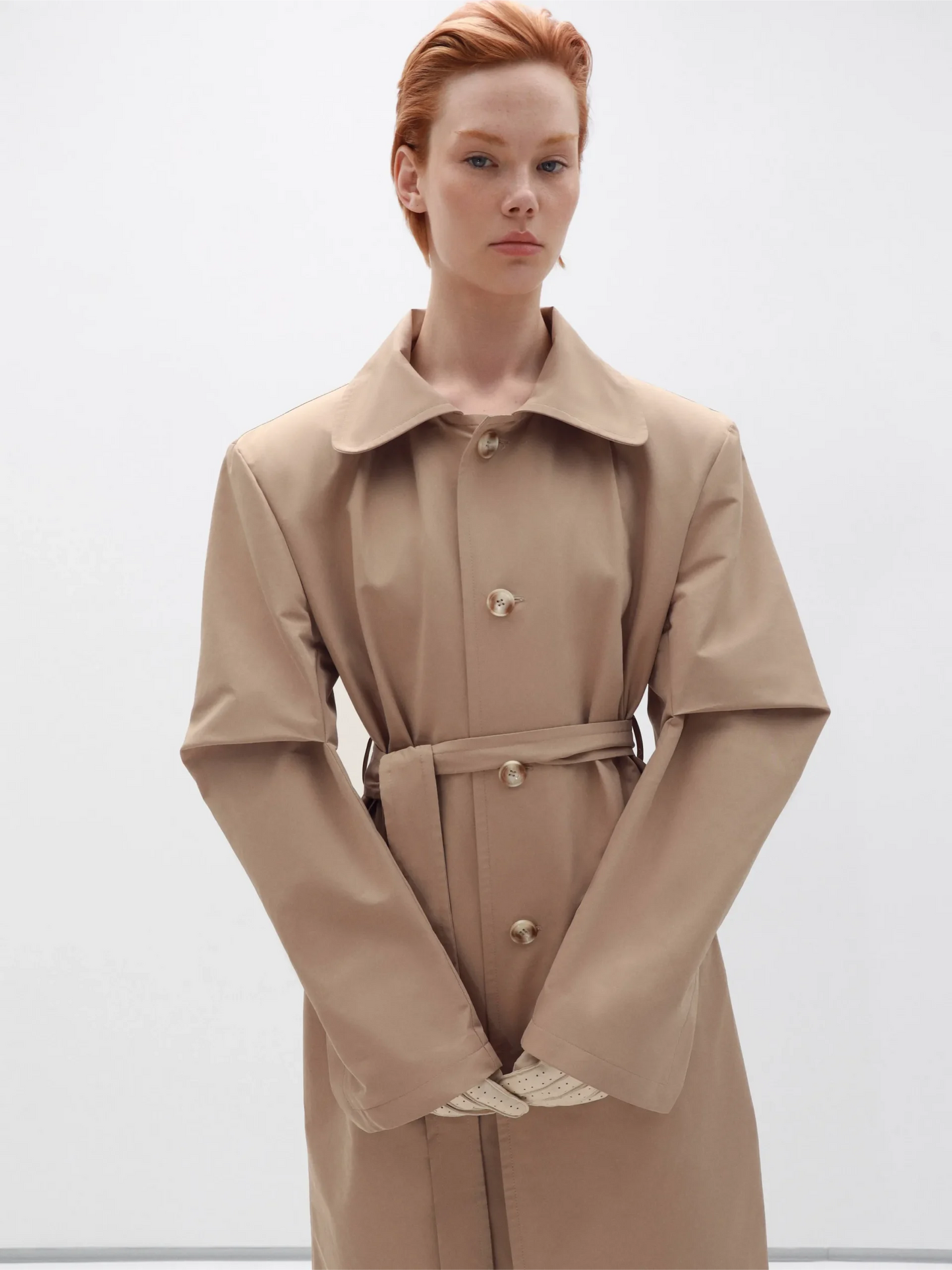 Classic trench coat with a belt - Beige