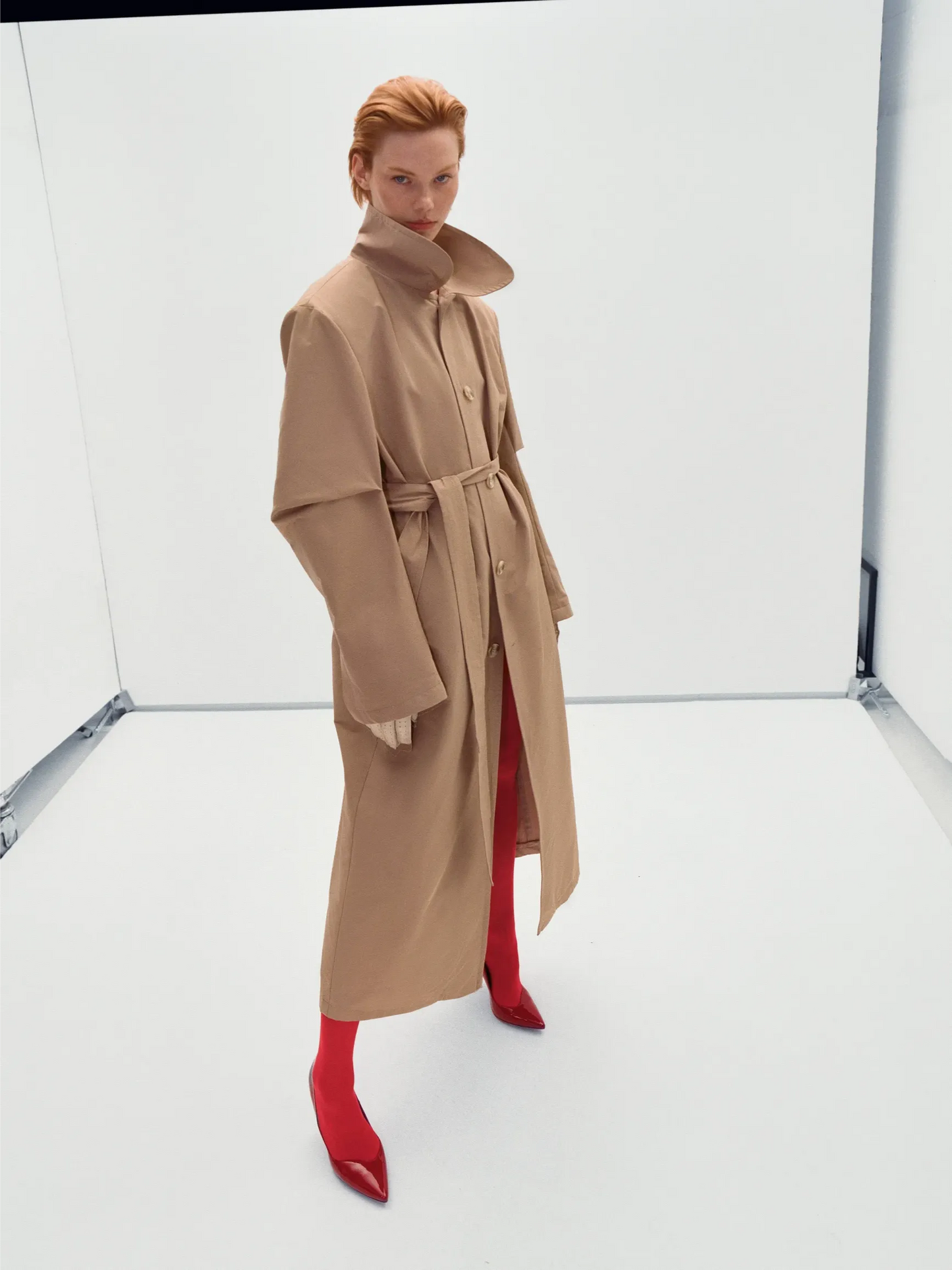 Classic trench coat with a belt - Beige