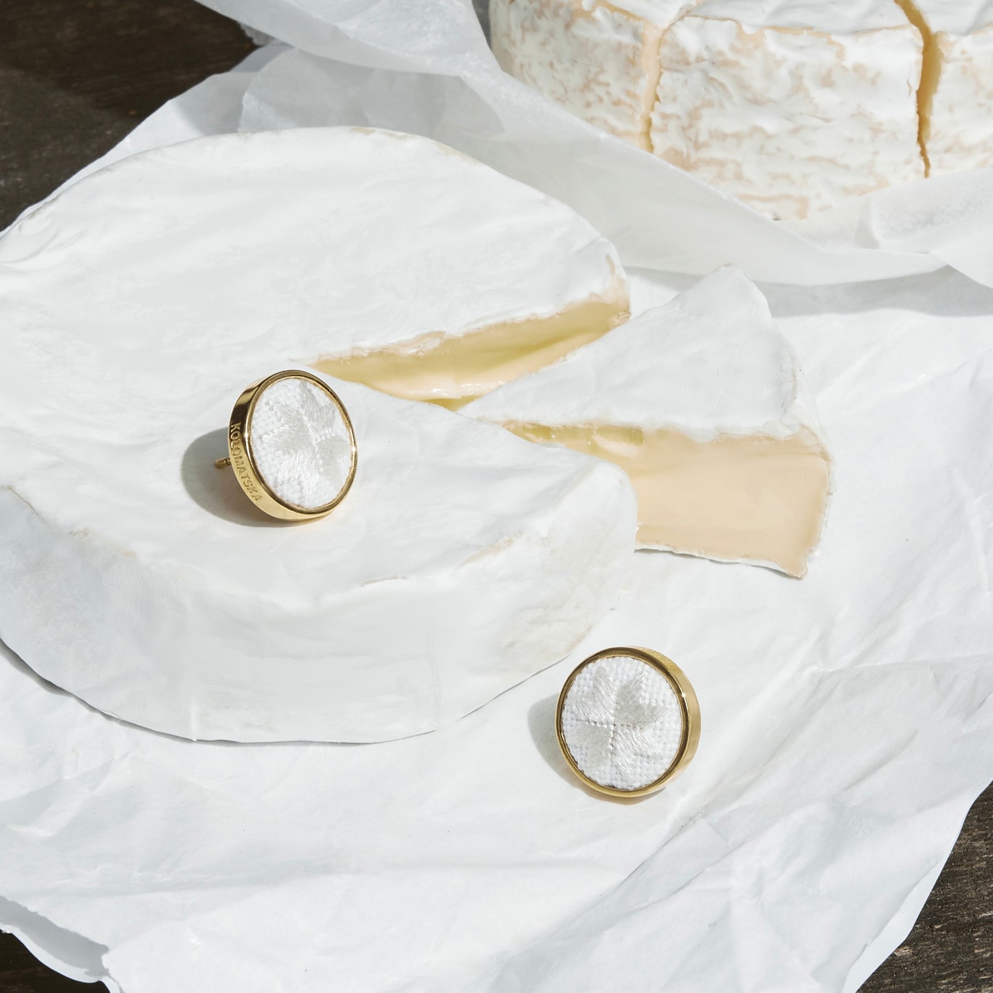 EMBROIDERED EARRINGS gold