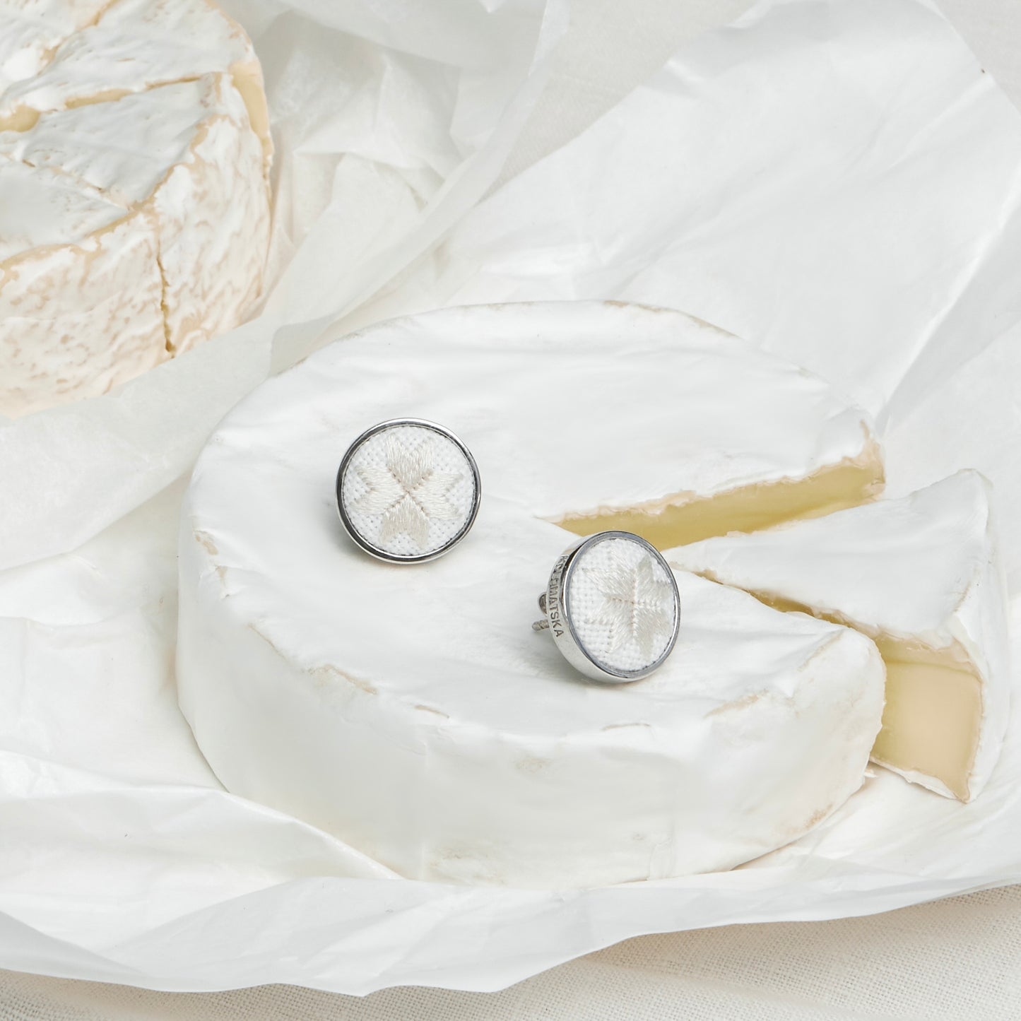 EMBROIDERED EARRINGS platinum