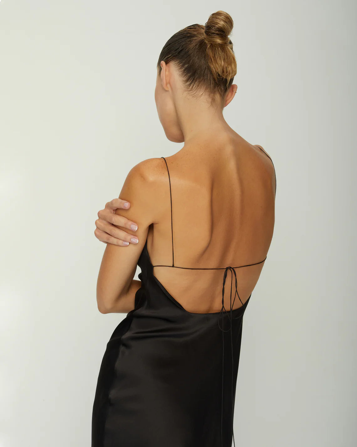 Naomi black midi dress