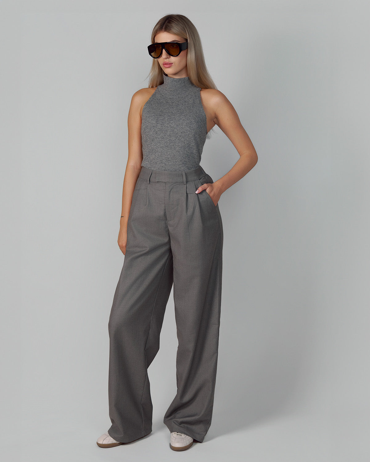 TURTLENECK SLEEVELESS