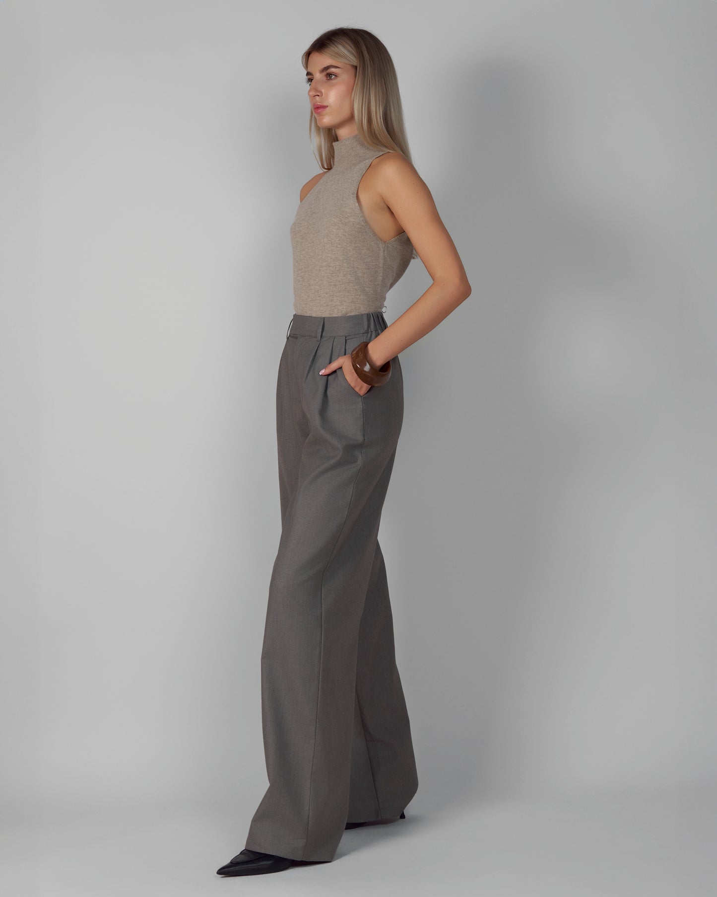TURTLENECK SLEEVELESS