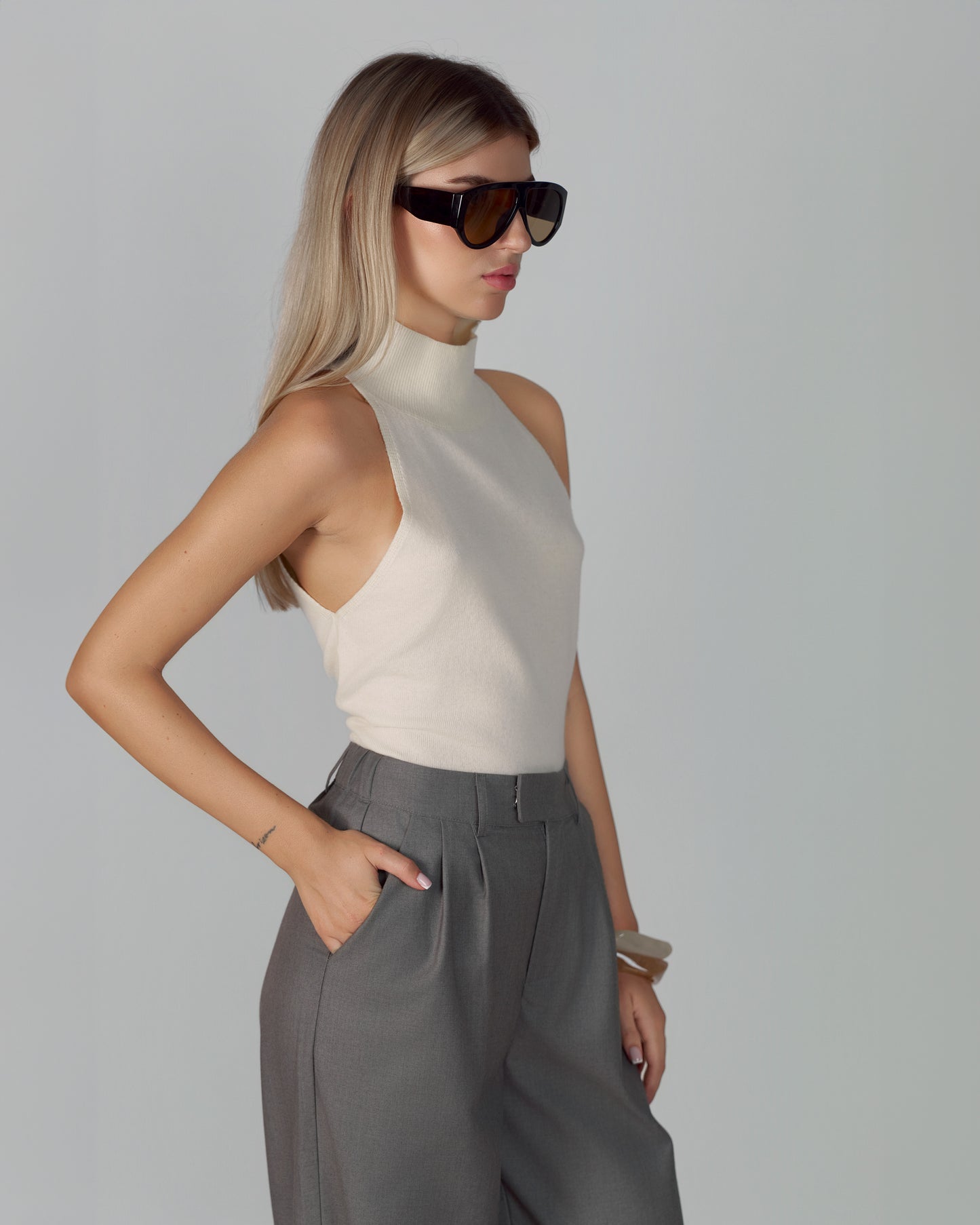 TURTLENECK SLEEVELESS